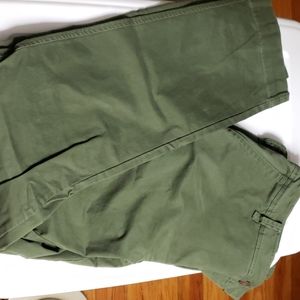 Men's olive green kahkis